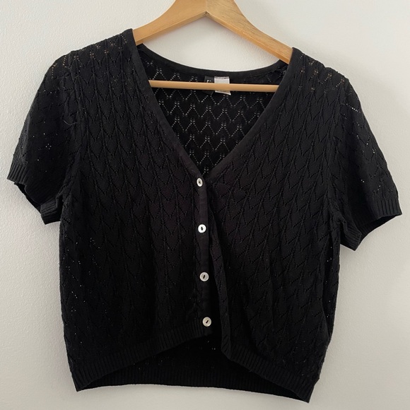 H&M Divided Black Textured Knit Cropped Cardigan - Picture 1 of 6